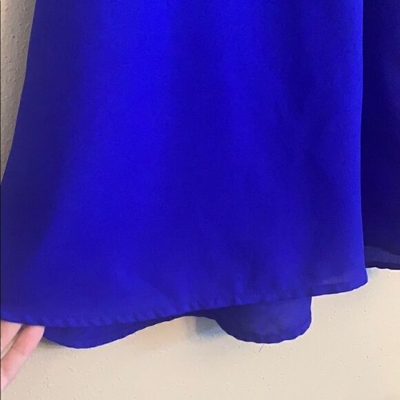 Small Indulge royal blue sleeveless date night top. (J1) - Picture 5 of 8